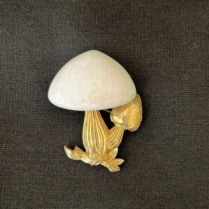 Vintage Napier Gold Tone Mushroom With White Cap Brooch Pin